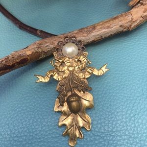 Angel pin with pearl and acorn.